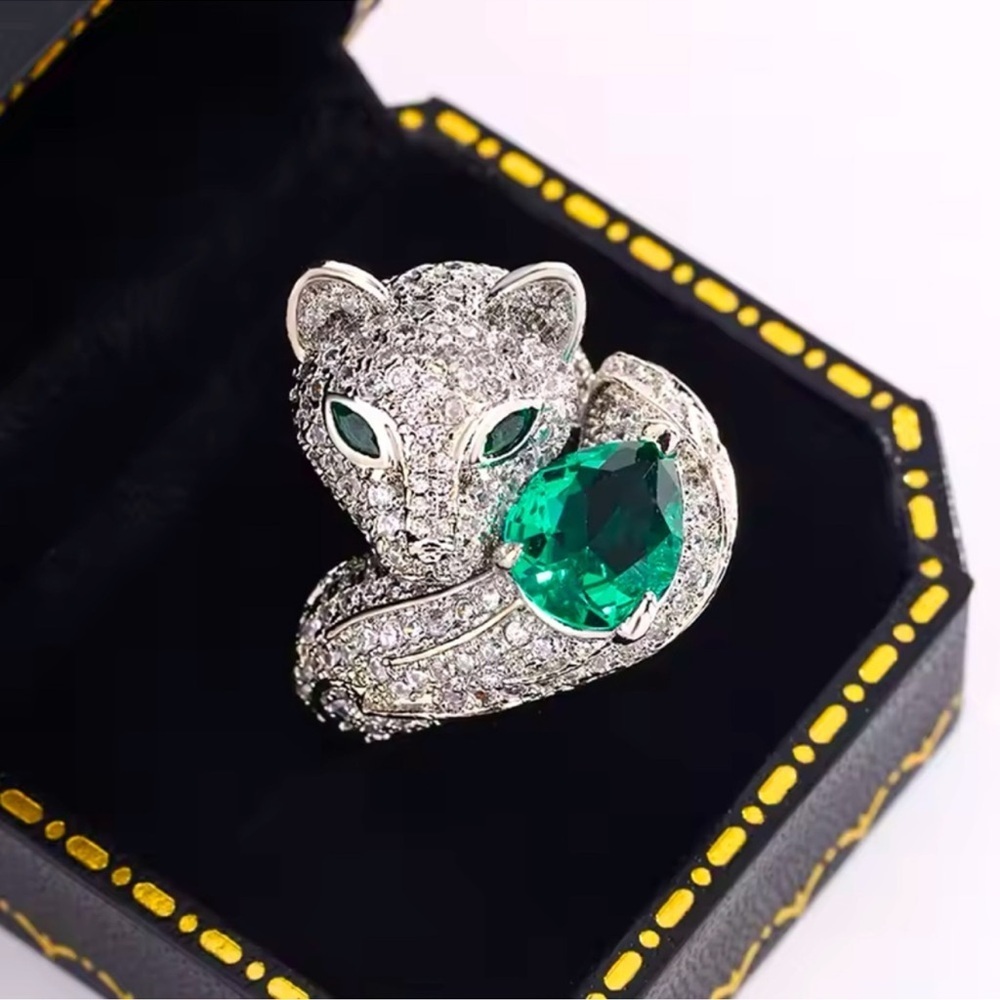 Panthere Diamond Green Crystal Silver Ring - Picture 3 of 7